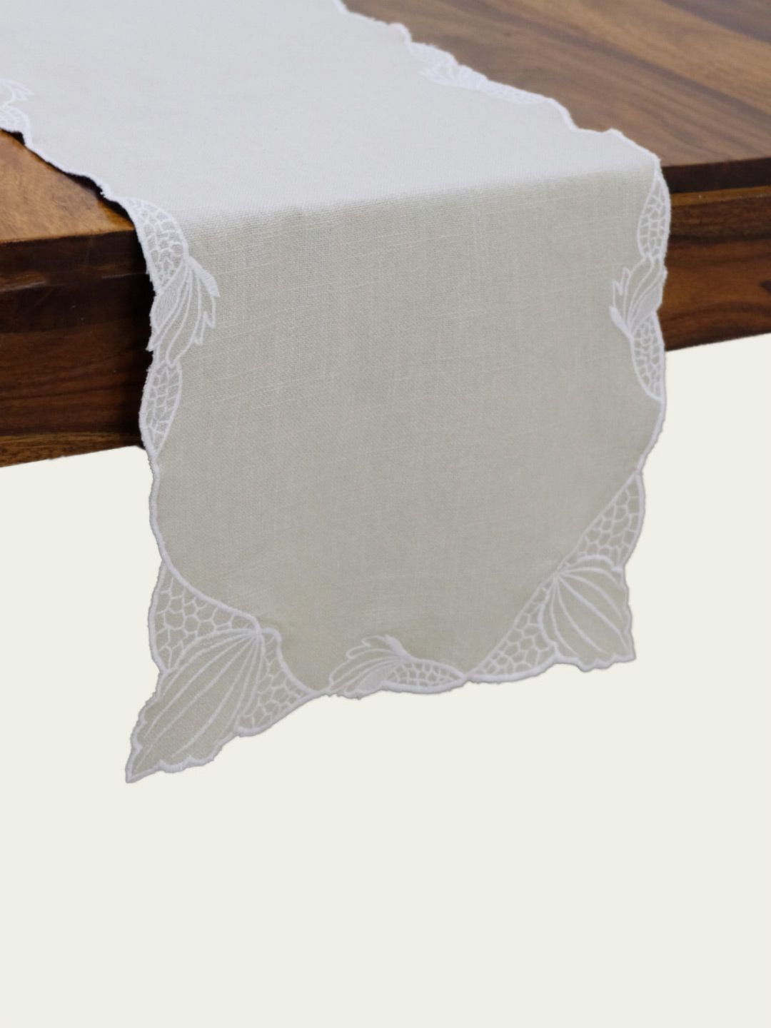 DESIGN GAATHA Beige & White 6 Pieces Cutwork Embroidered Table Runner
