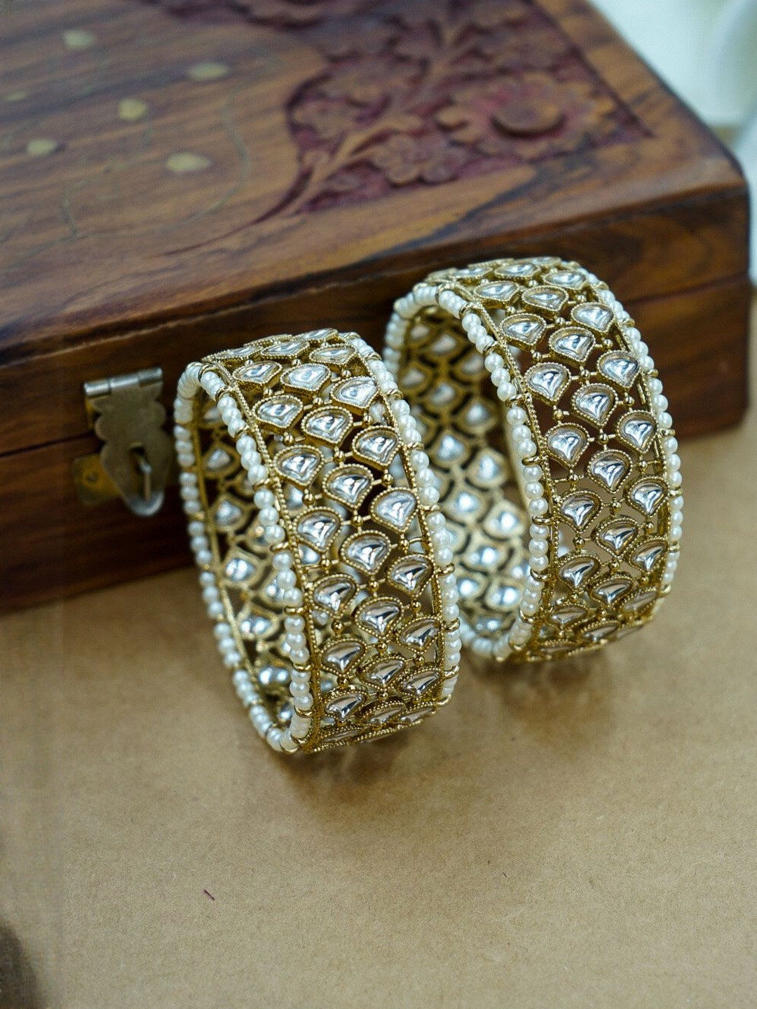 HOUSE OF JEWELERY Set Of 2 Artificial Stone Studded Bangle