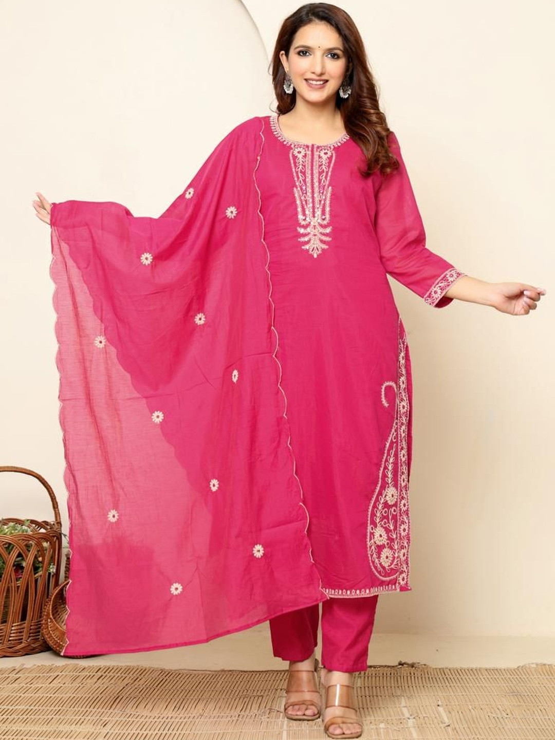 METRO-FASHION Women Embroidered Kurta with Trousers & With
