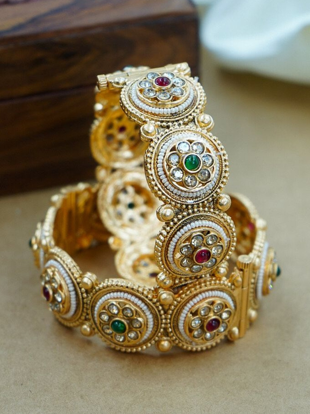 HOUSE OF JEWELERY 2 Piece Artificial Stones Studded Bangle
