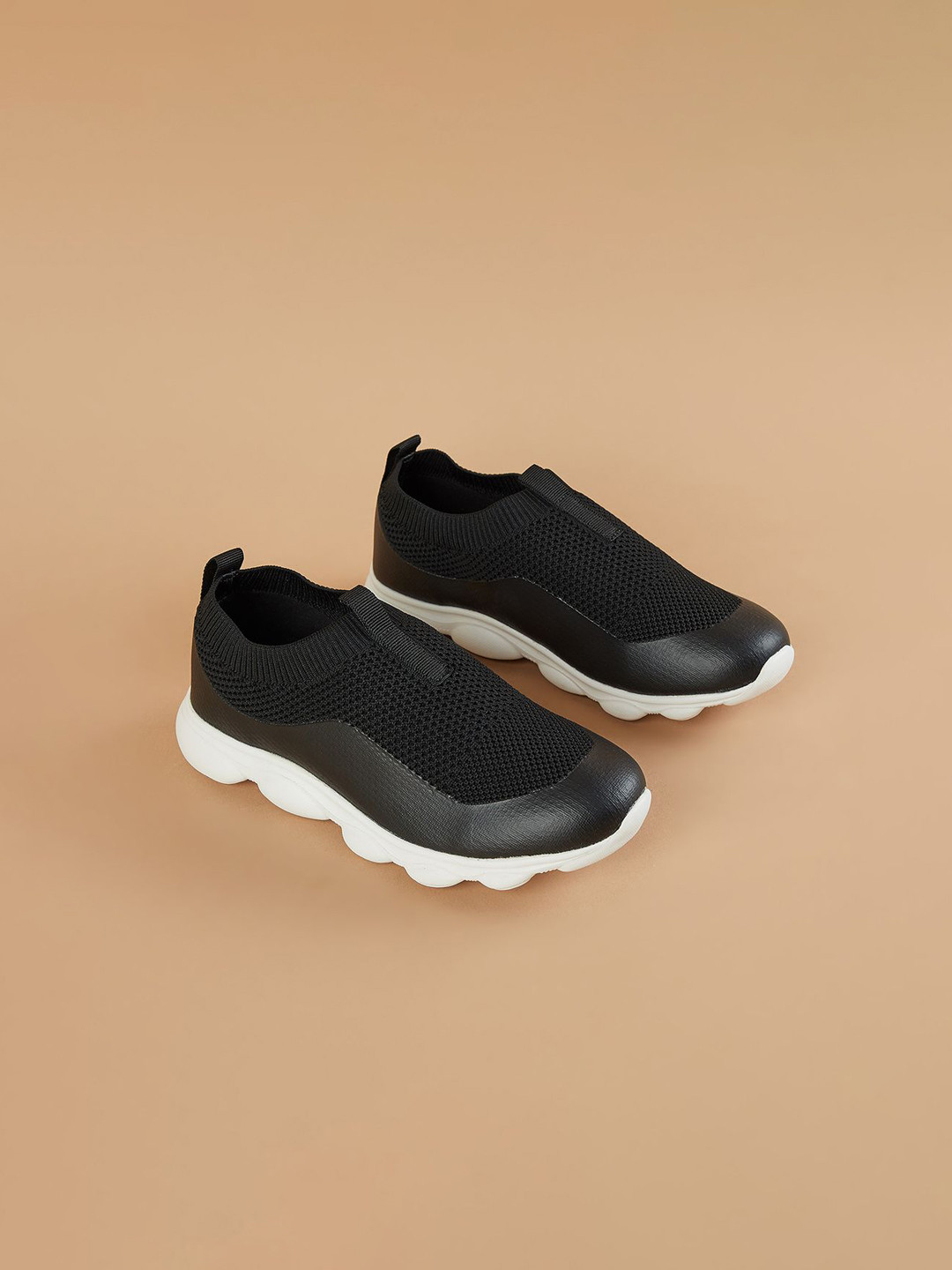 Fame Forever by Lifestyle Boys Round Toe Contrast Sole Slip-On Sneakers