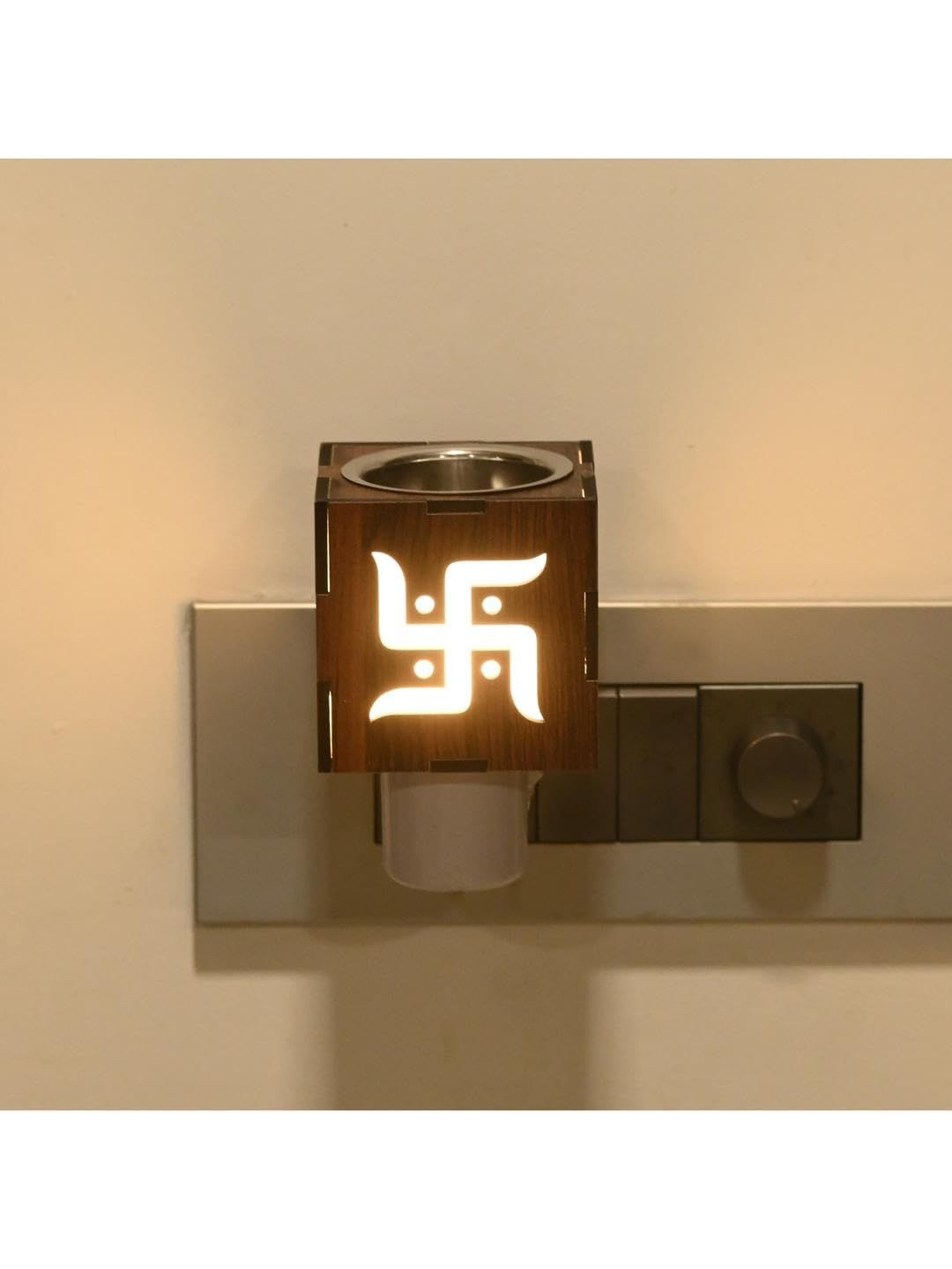 1ST TIME Brown Kapoor Dani Aroma Oil Diffusers