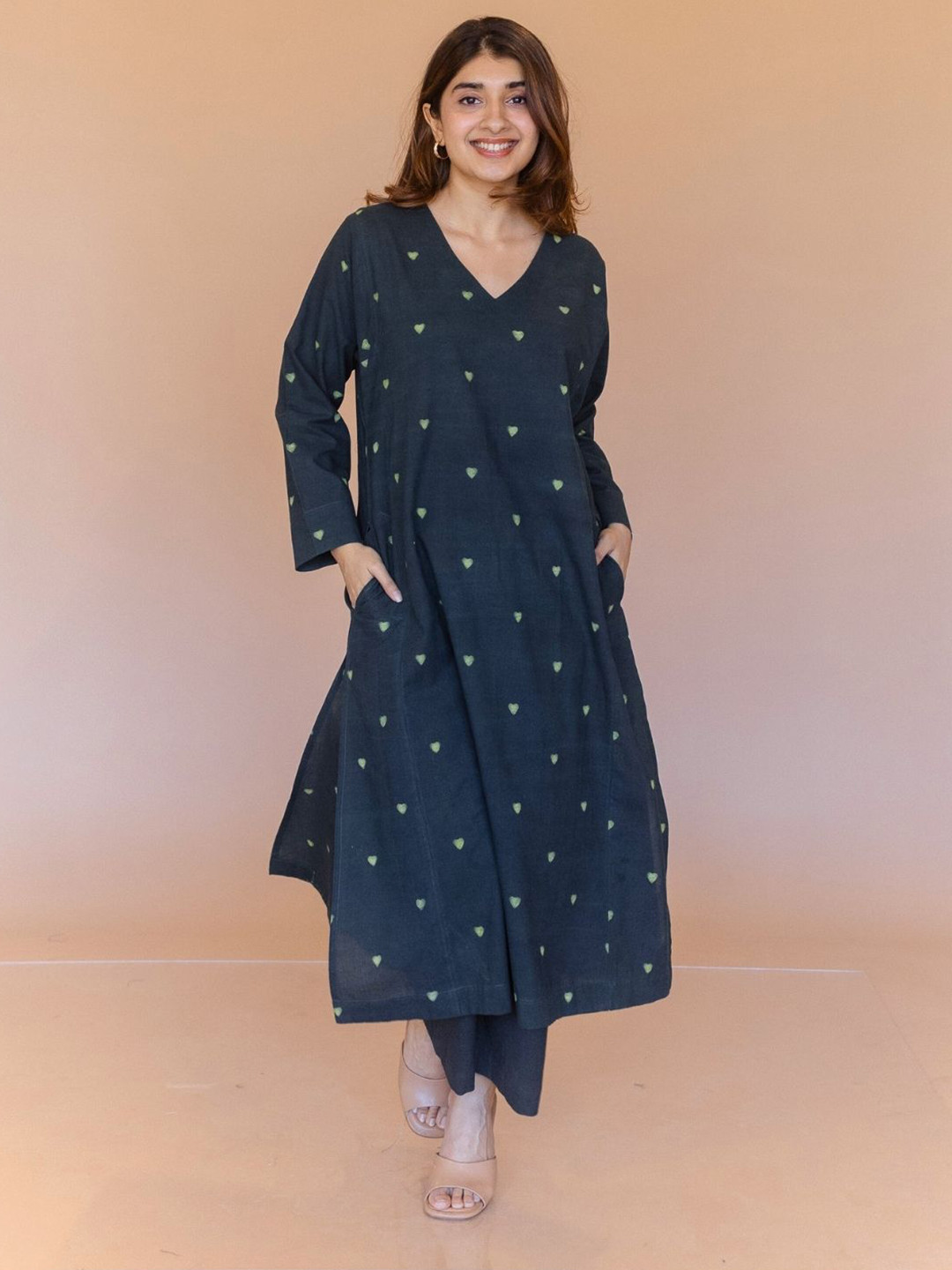 THE INDIAN ETHNIC CO Women Dark Green Dabu Cotton Jhabba Kali Kurta