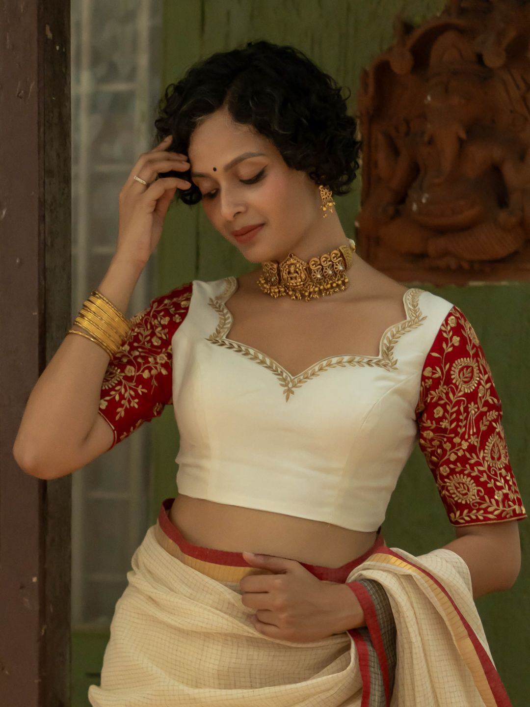 Suta Embroidered Sweat Heart Neck Saree Blouse