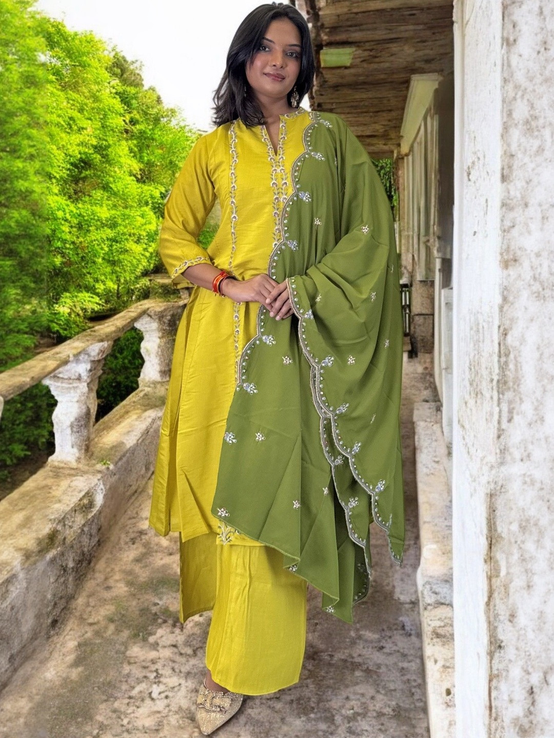 CARTYSHOP Women Ethnic Motifs Embroidered Regular Kurta & Palazzos With Dupatta