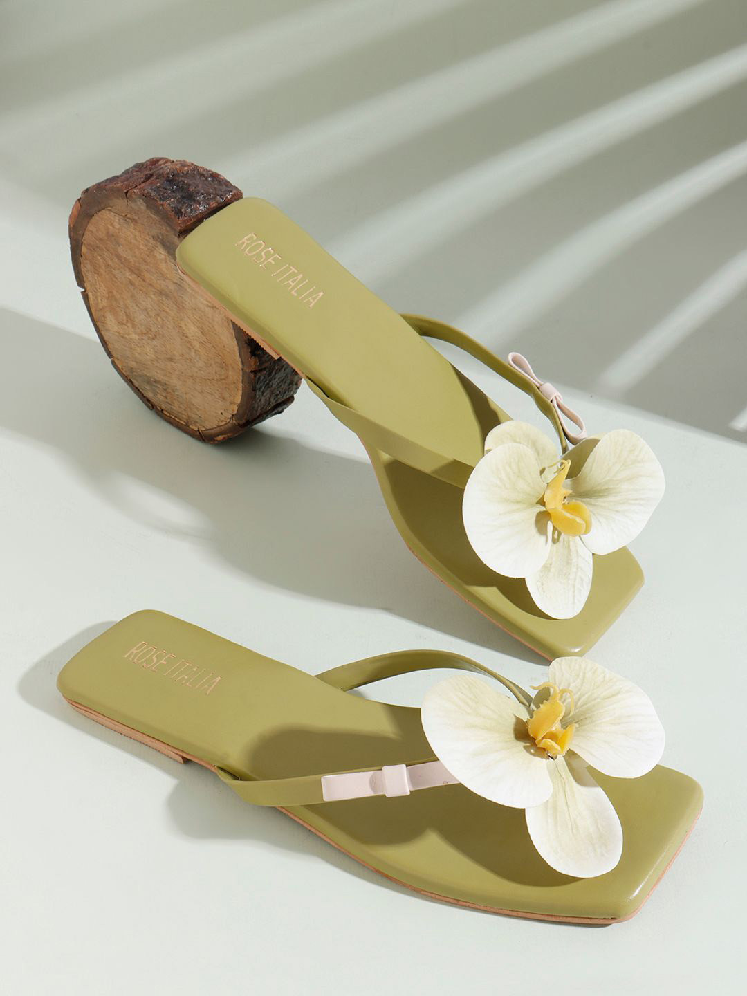 ROSE ITALIA Women Colourblocked T-Strap Flats