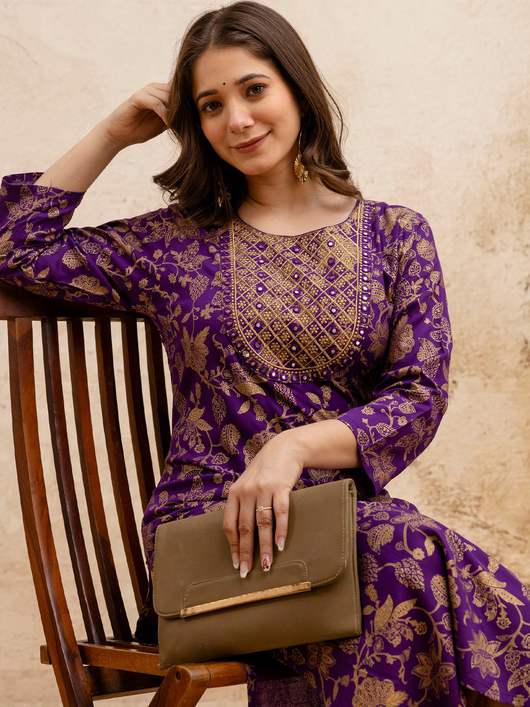 SURHI Women Floral Embroidered Thread Work Floral Kurta