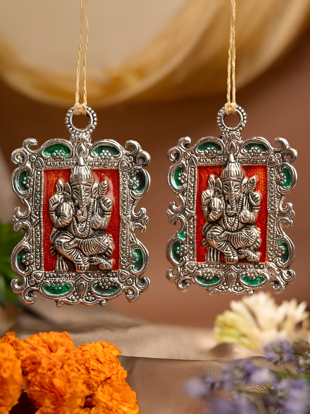 The Zappy Box 2-Pieces Grey & Red Textured Metal Wall Hangings