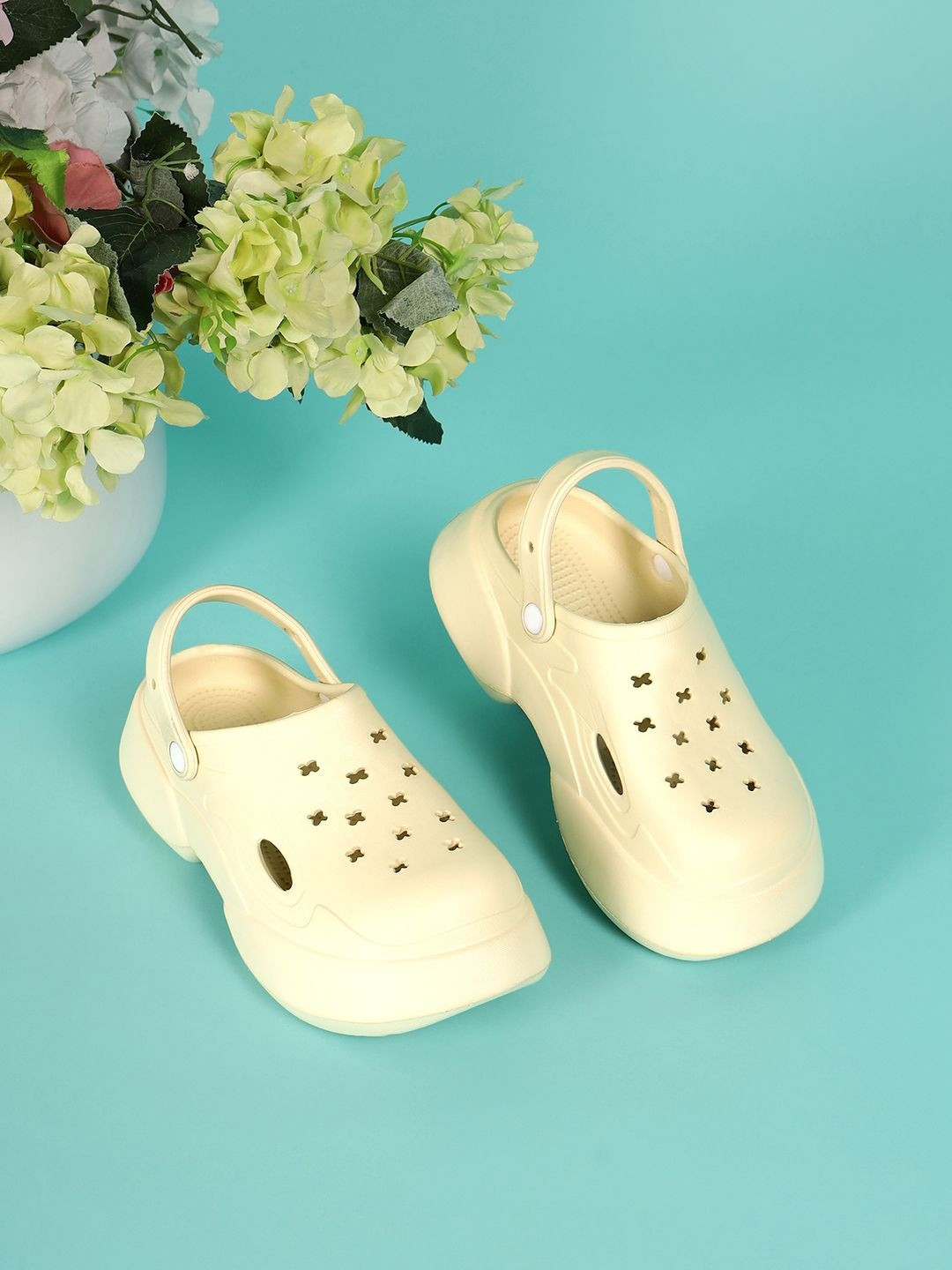 Roadster Women Cream-Colored Round Toe EVA Clogs