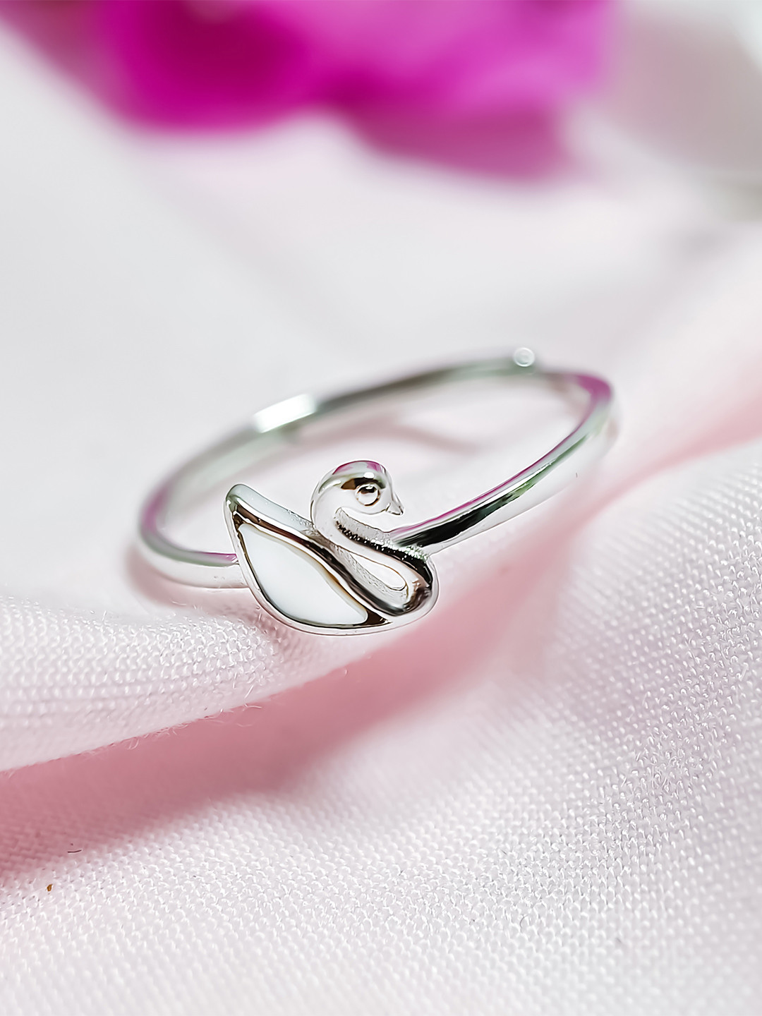 INARI SHINES 925 Silver Rhodium-Plated Swan Adjustable Finger Ring