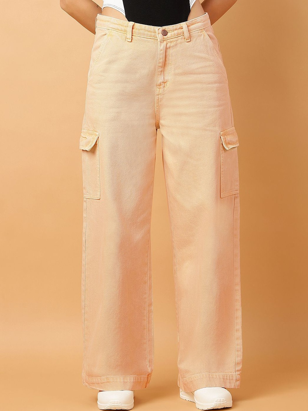 Roadster Women Cream-Colored Straight Fit High-Rise Cotton Blend Cargo Jeans