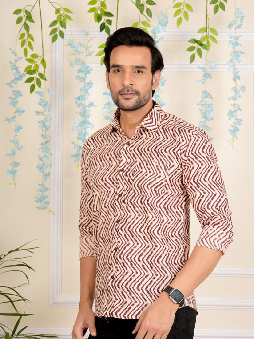 OMSHARDA Men Comfort Fit Chevron Striped Spread Collar Cotton Casual Shirt