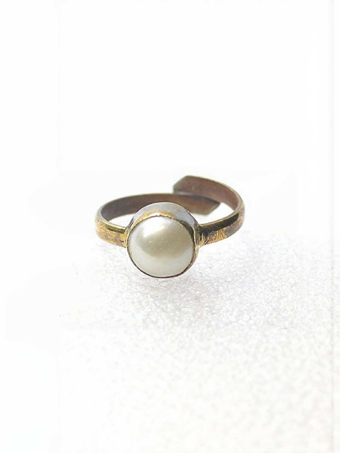 RAVIOUR LIFESTYLE Unisex 10.5 Carat Pearl Brass Finger Ring