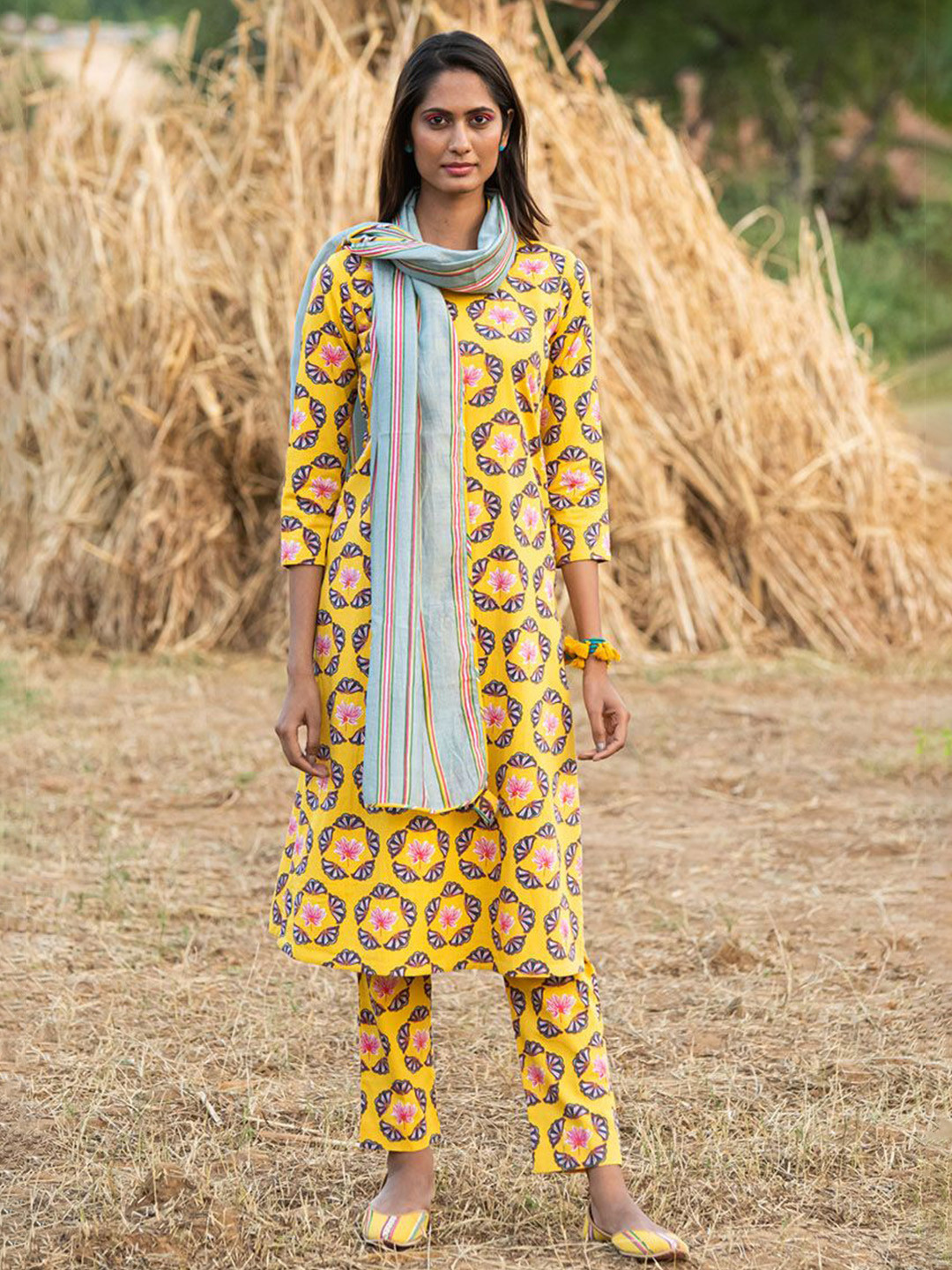 SWATI VIJAIVARGIE Women Kamal Buta Printed Straight Kurta