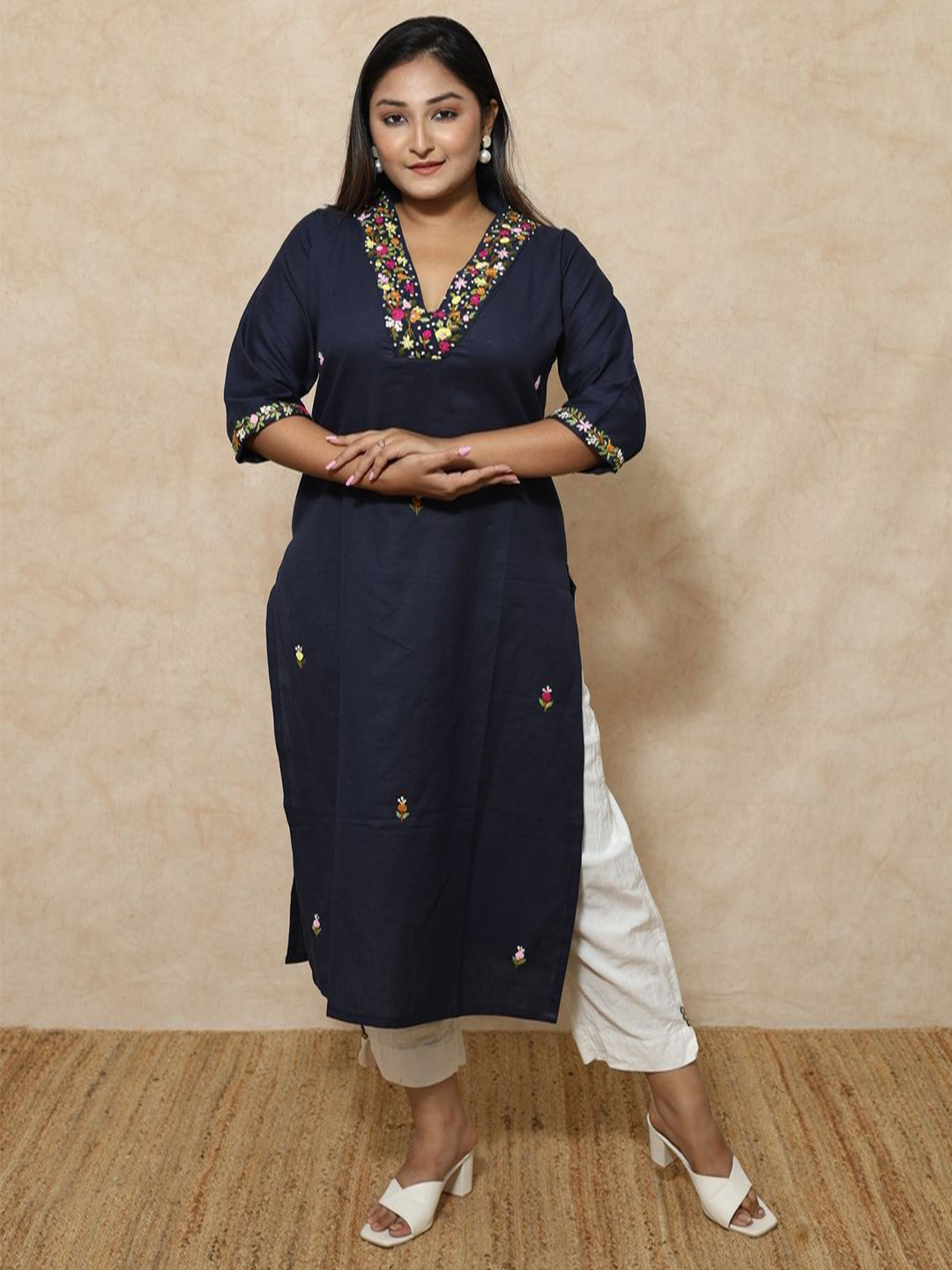 CHICLY CALCUTTA Women Yoke Design V Neck Kurta