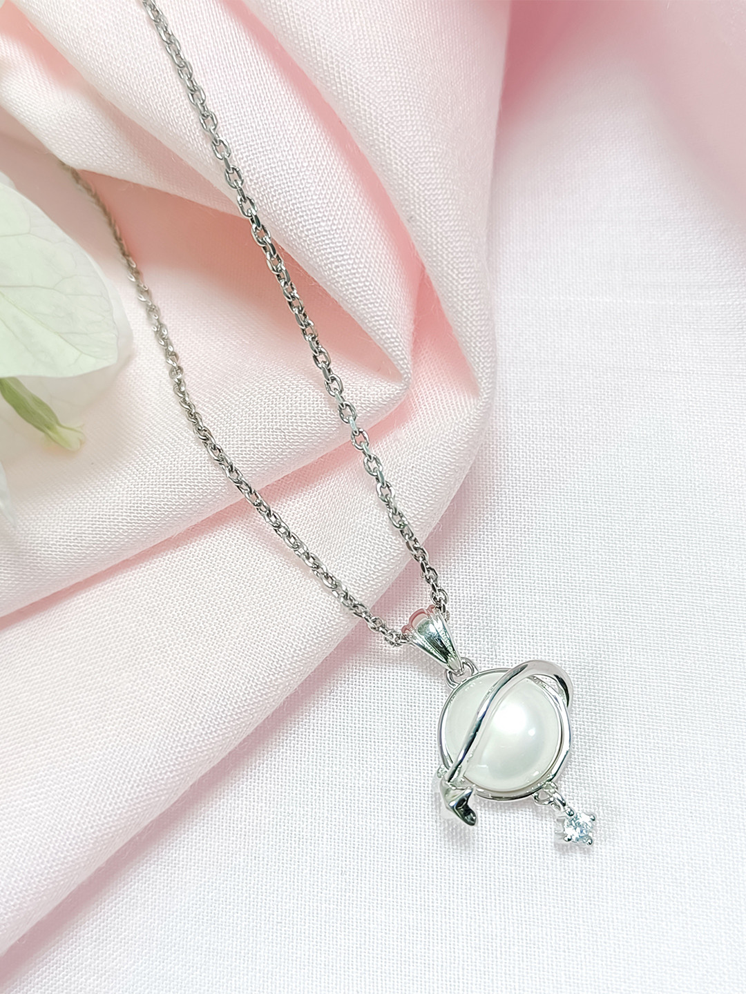 INARI SHINES 925 Sterling Silver Rhodium-Plated Pearl Studded Saturn Shaped Necklace