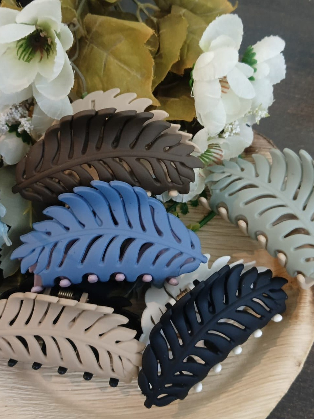 STING BEE Women Multicolor Pack of 4 Leaf Shape Hair Claw Clips