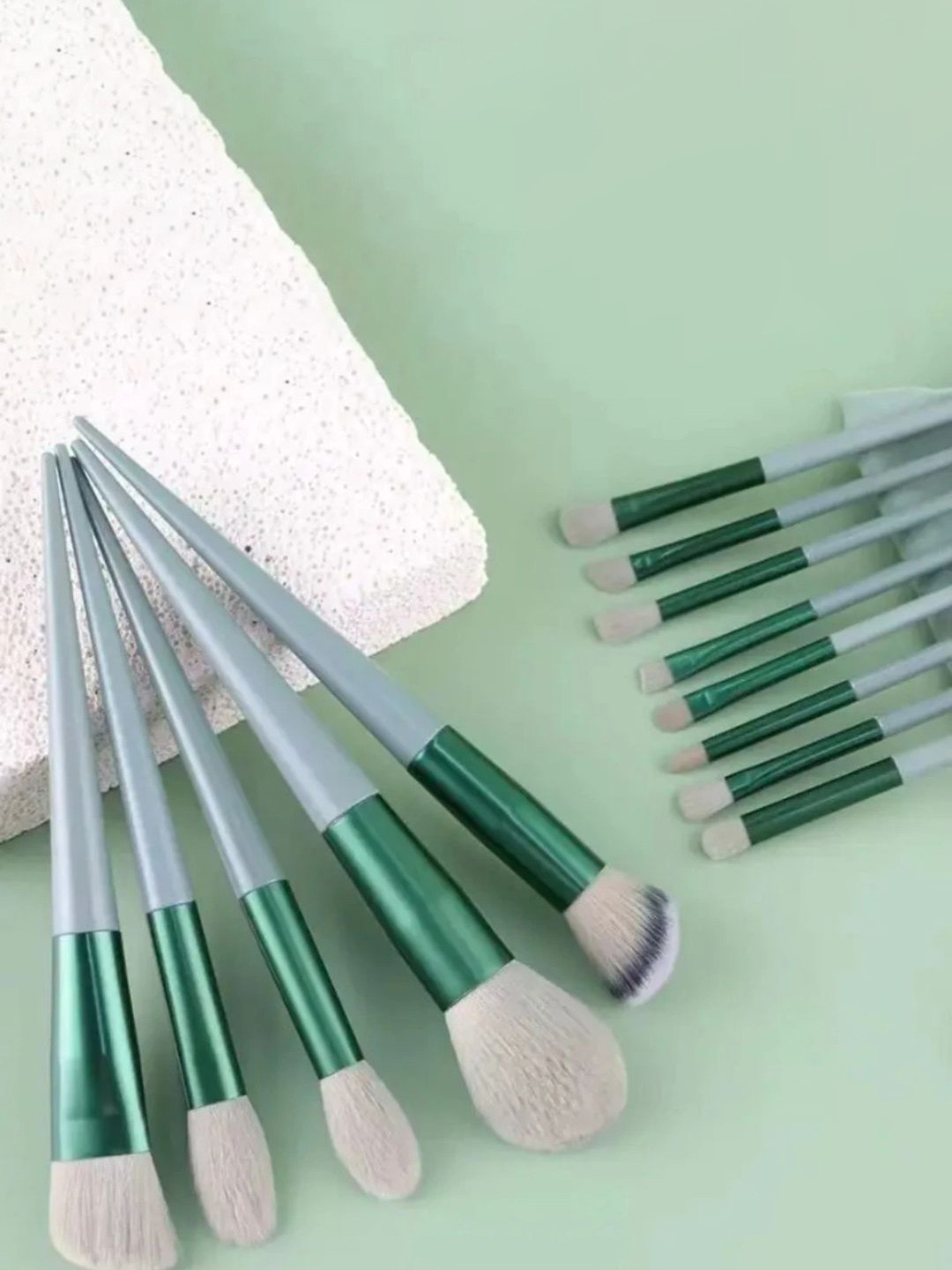 Yazhininaturelife Set Of 13 Soft Bristles Makeup Brush Set