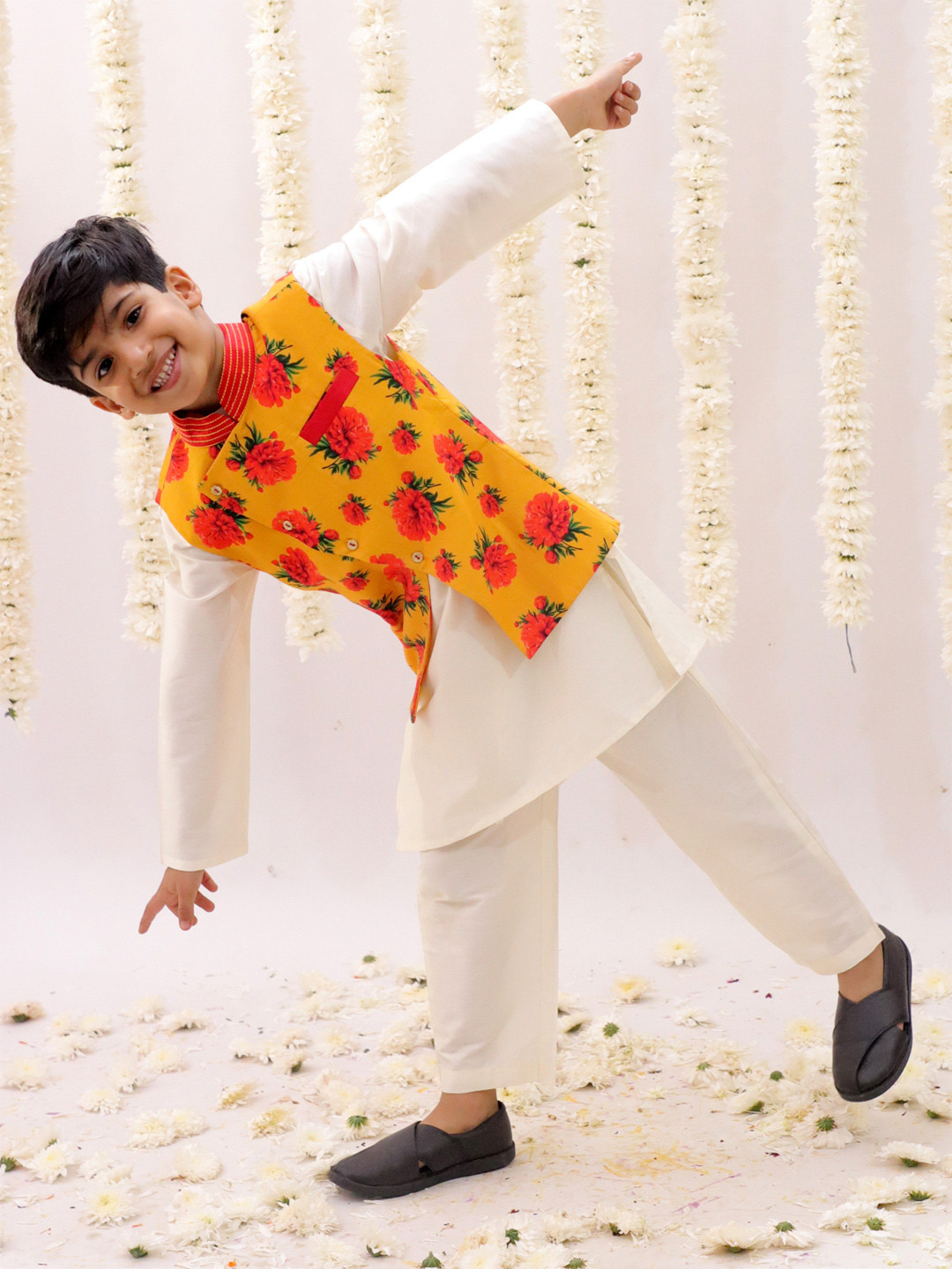 LIL DRAMA Boys Floral Solid Kurta with Pyjama & Jacket