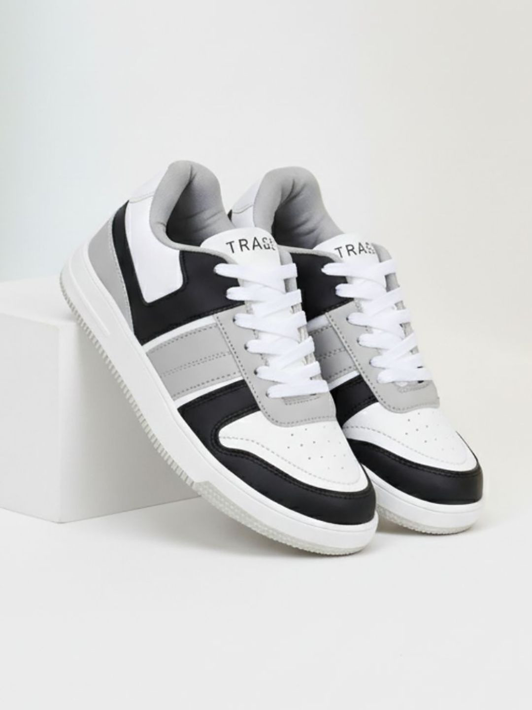 TRASE Women Lace-up Sneakers