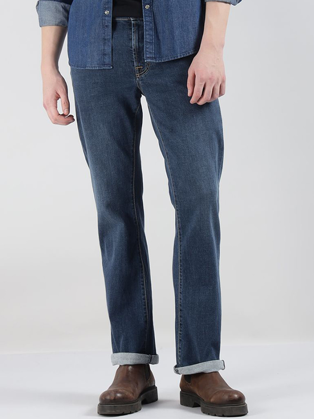 Fred Perry Men Regular Fit Mid-Rise Light Fade Jeans