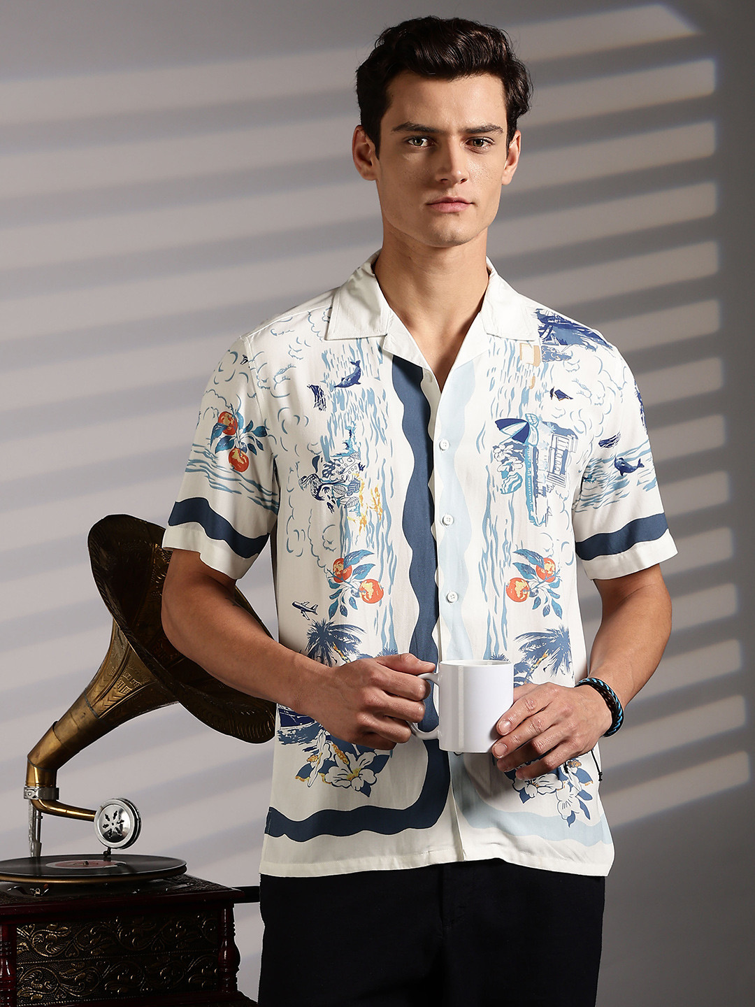 Eszett Graphic Printed Cutaway Collar Cotton Casual Shirt