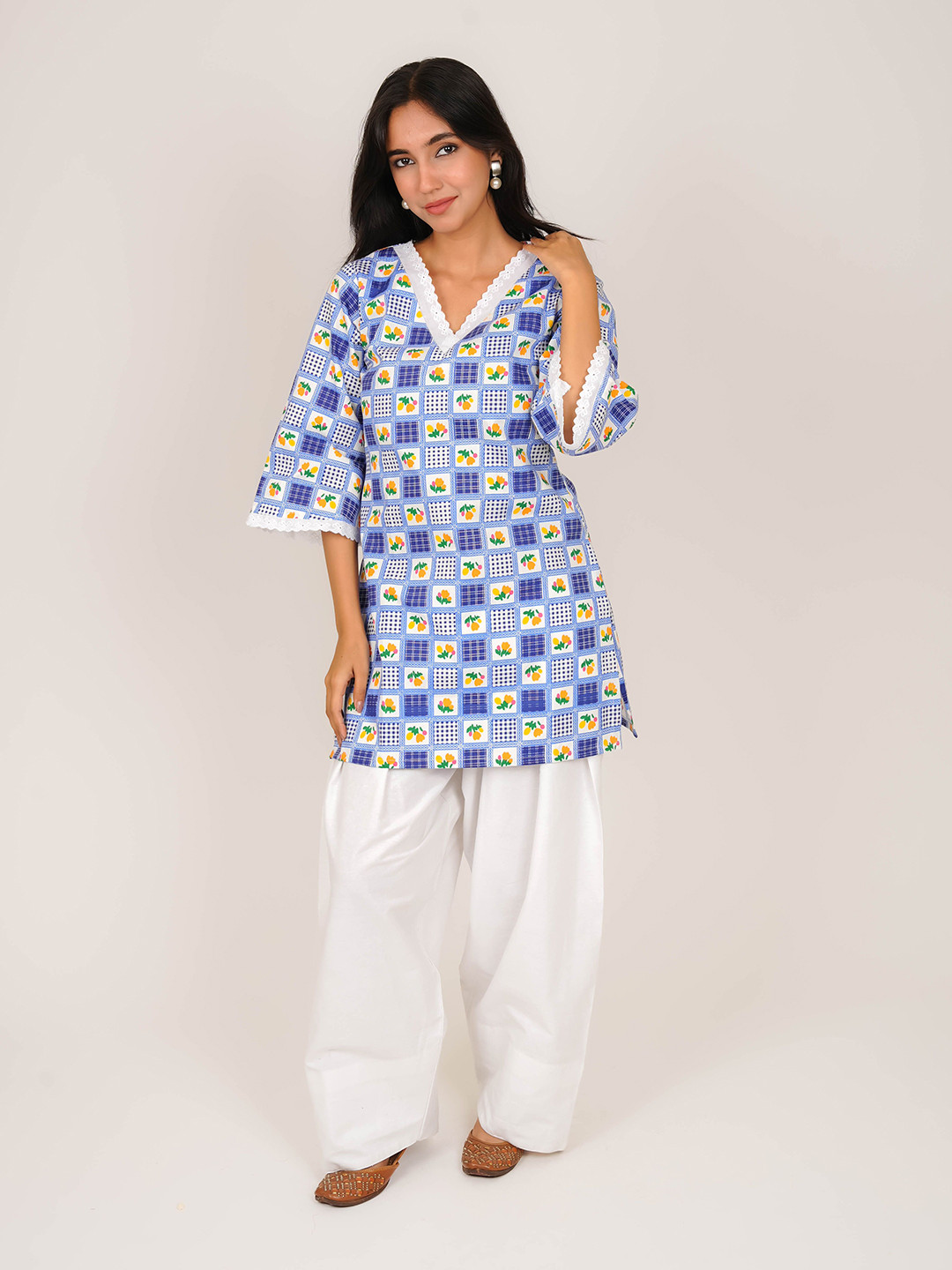 MONOMEE Women Check Floral Printed Bell Sleeves Lace Detail Short Kurta