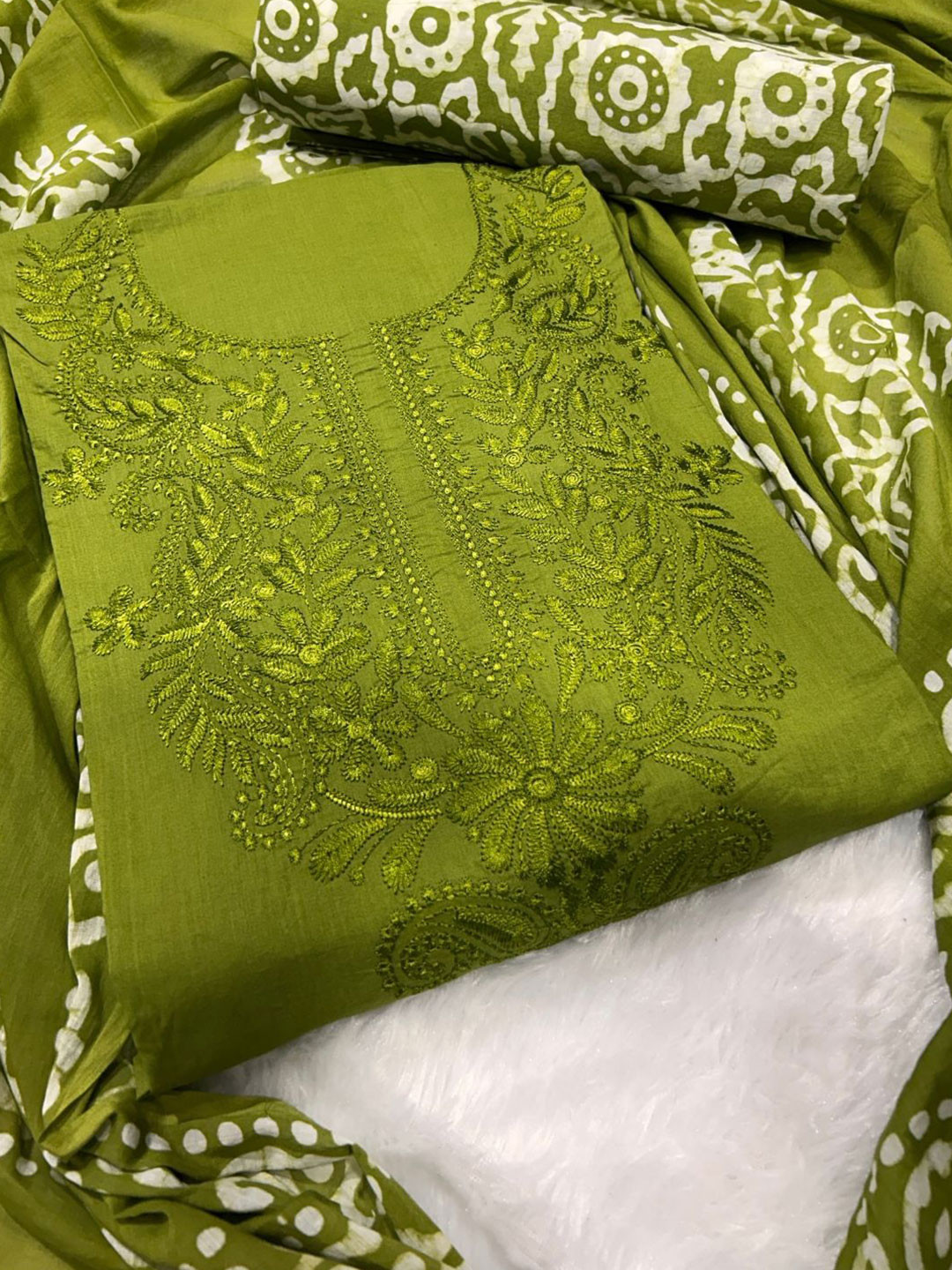 Farooq Dyeing Embroidered Thread Work Pure Cotton Unstitched Dress Material