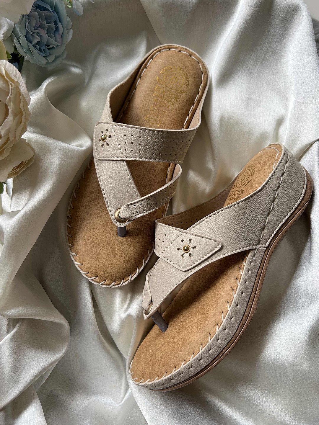 Enjee Women Textured No Back Strap One Toe Flats With Soft Massage Insole