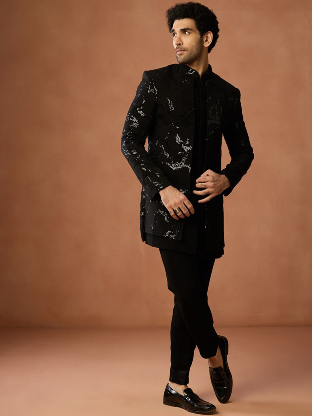 KISAH Men Sequinned Velvet Short Sherwani