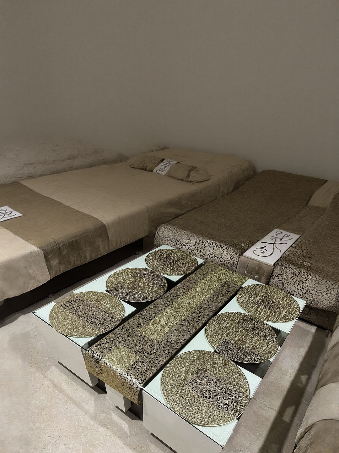 LaVichitra Gold Pack of 7 PVC Round Table Placemat