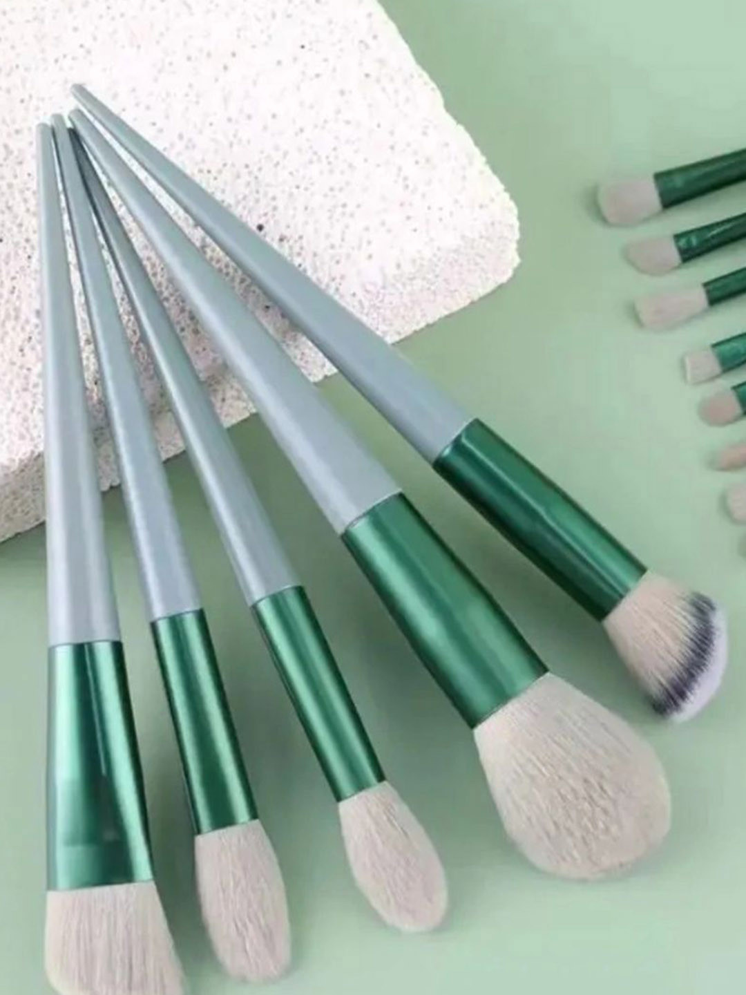Babaneemkarolivati Set Of 13 Soft Bristles Makeup Brush Set