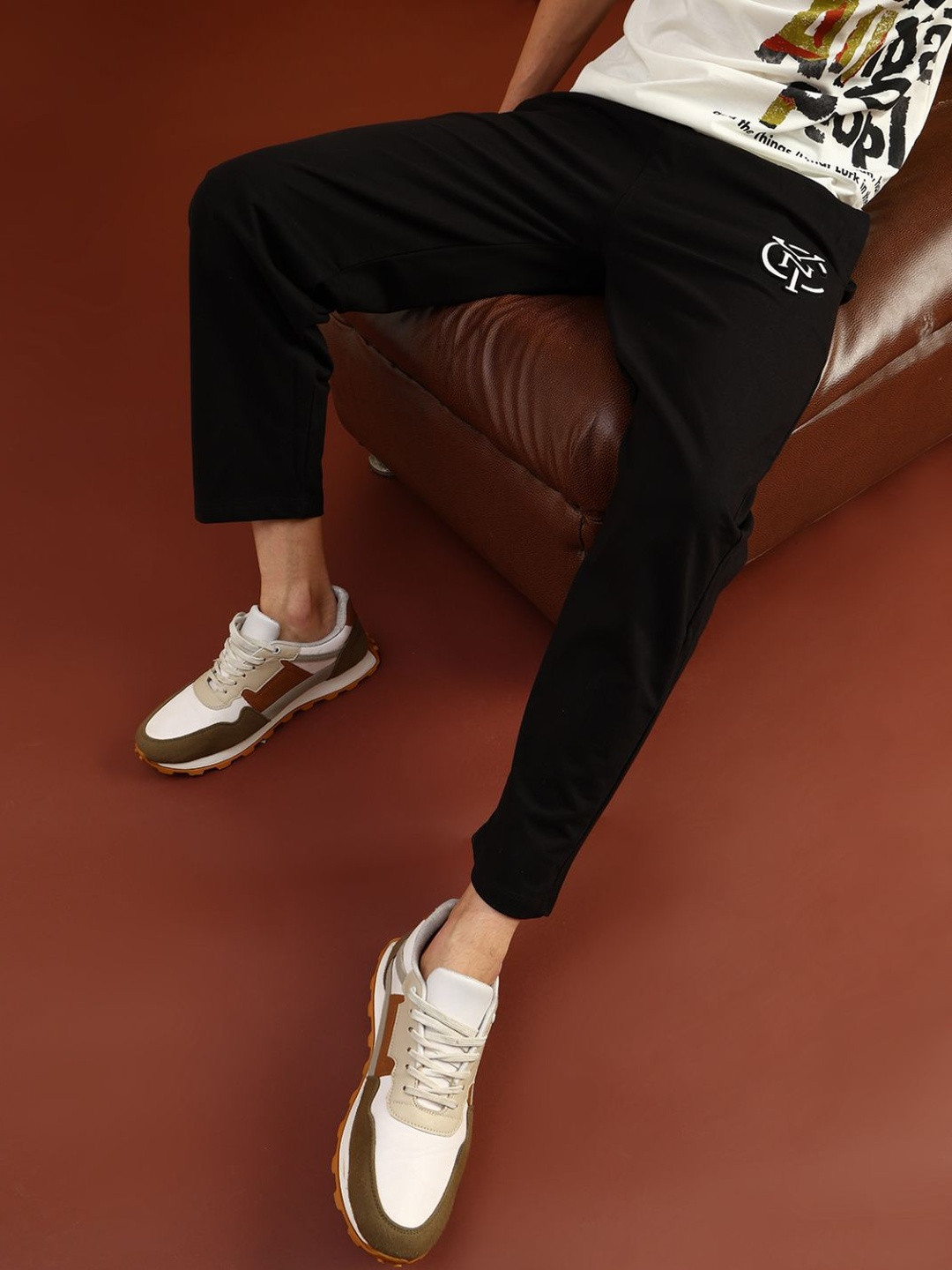 LIMEROAD Men Self Design Regular Fit Terry Knitted Track Pant