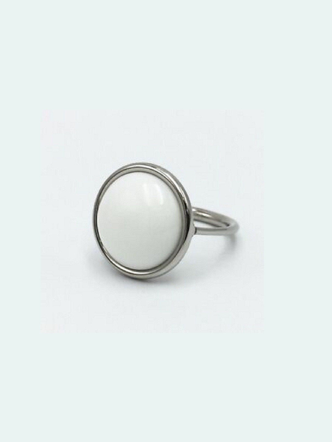 RAVIOUR LIFESTYLE Unisex Silver-Plated White Coral Moonga Finger Ring