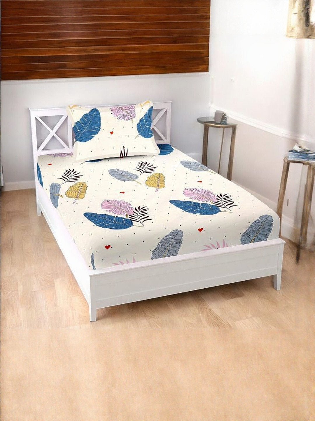 WELLNEST White And Blue Printed Cotton 104 TC Queen Bedsheet With Pillow Covers