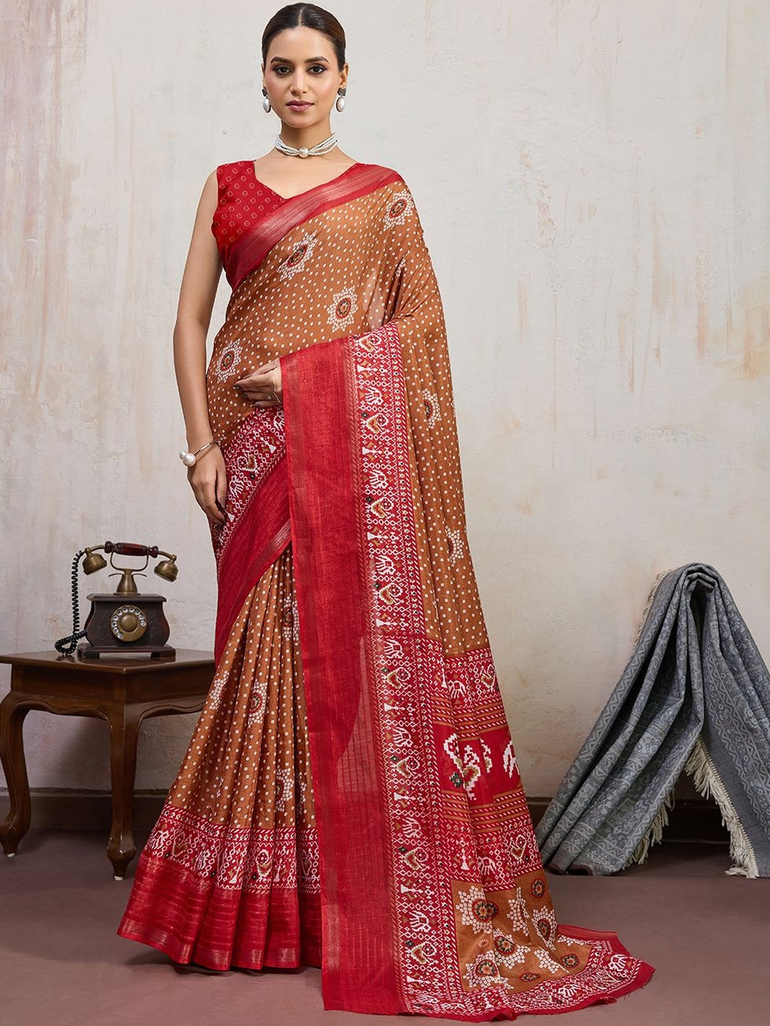 VASTRA-THE FACTORY STORE Printed Bandhani Saree With Blouse Piece