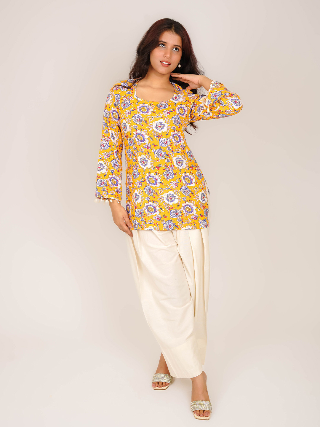 MONOMEE Women Floral Printed Beads and Stones Short Kurta