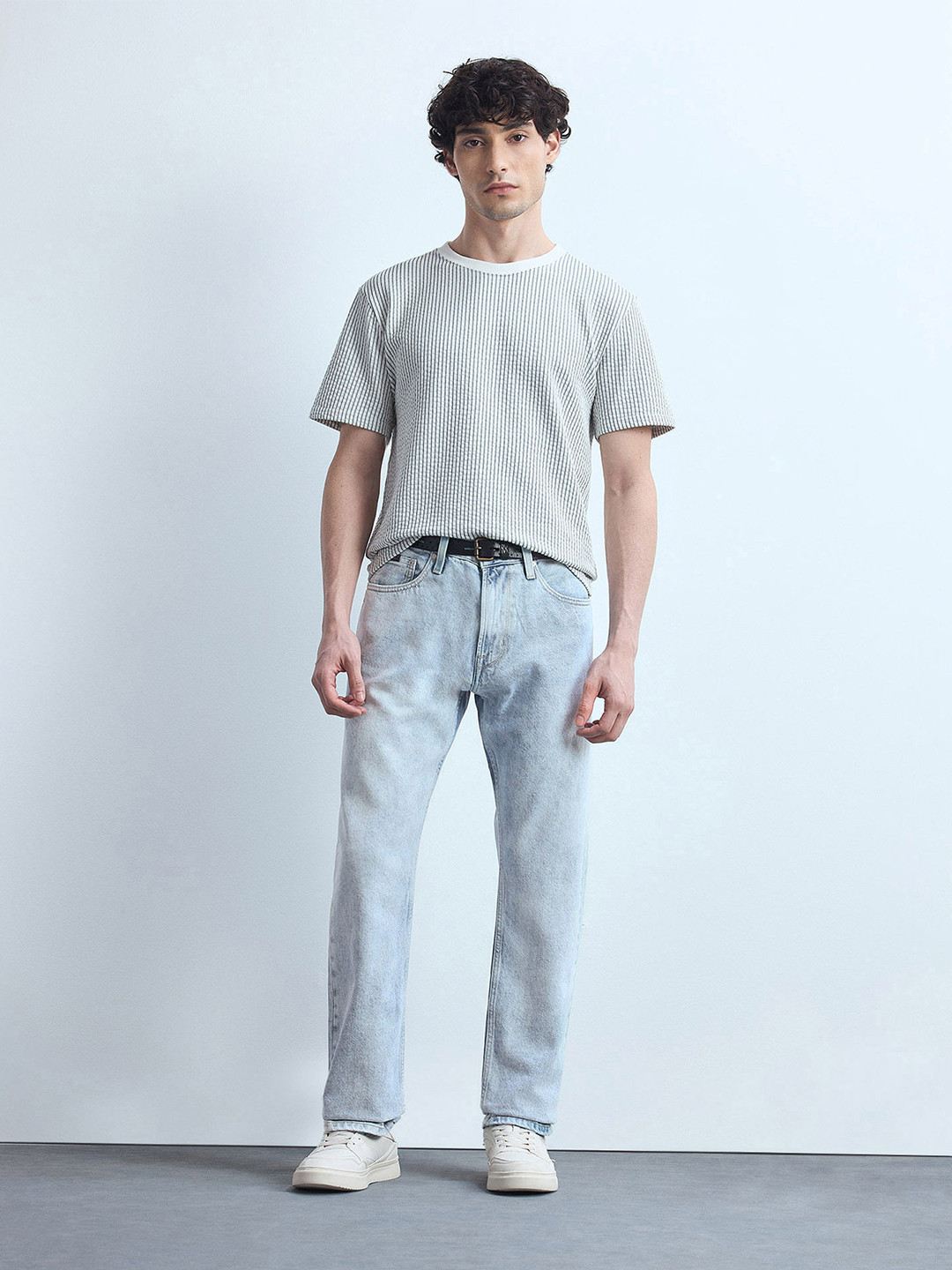 Flying Machine Men F33 Straight Fit Mid-Rise Clean Look Non Stretchable Jeans