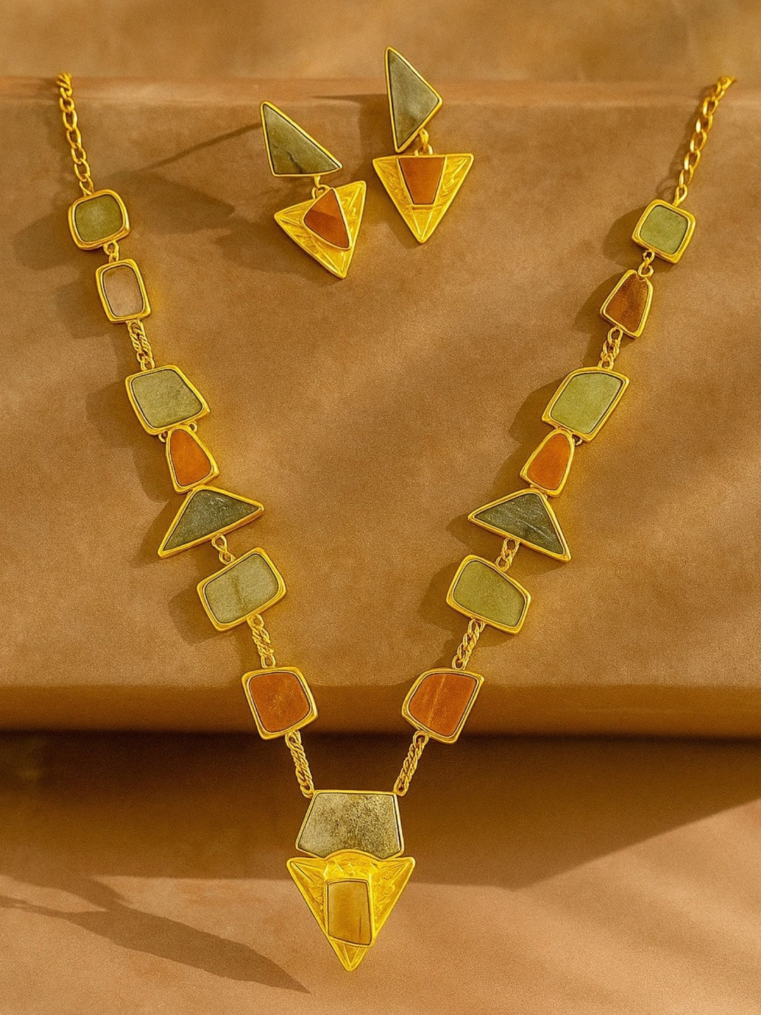 Digital Dress Room Gold-Plated Aventurine & Caroline Stone-Studded Nacklace With Earrings