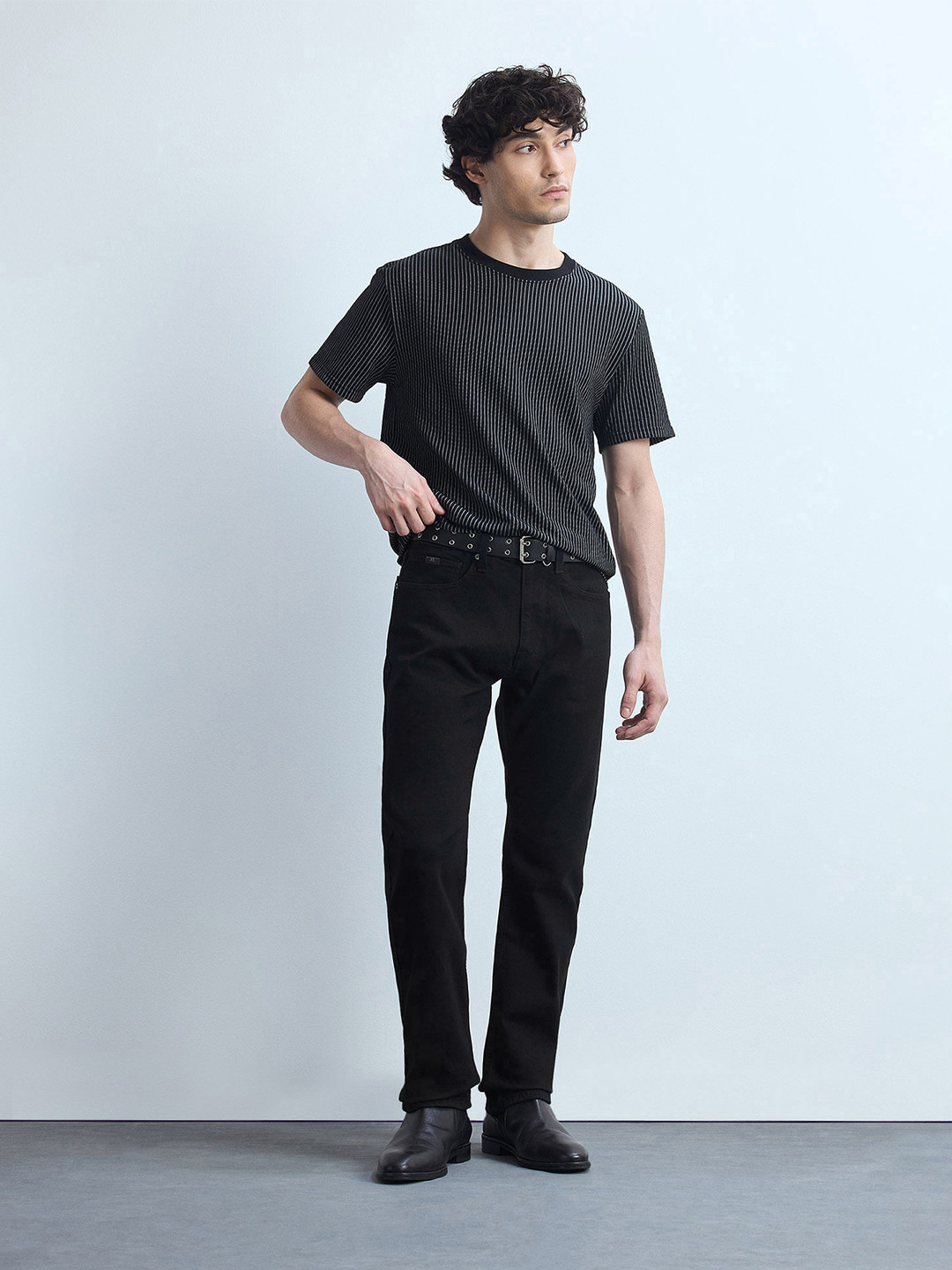 Flying Machine Men F33 Straight Fit Mid-Rise Clean Look Stretchable Jeans