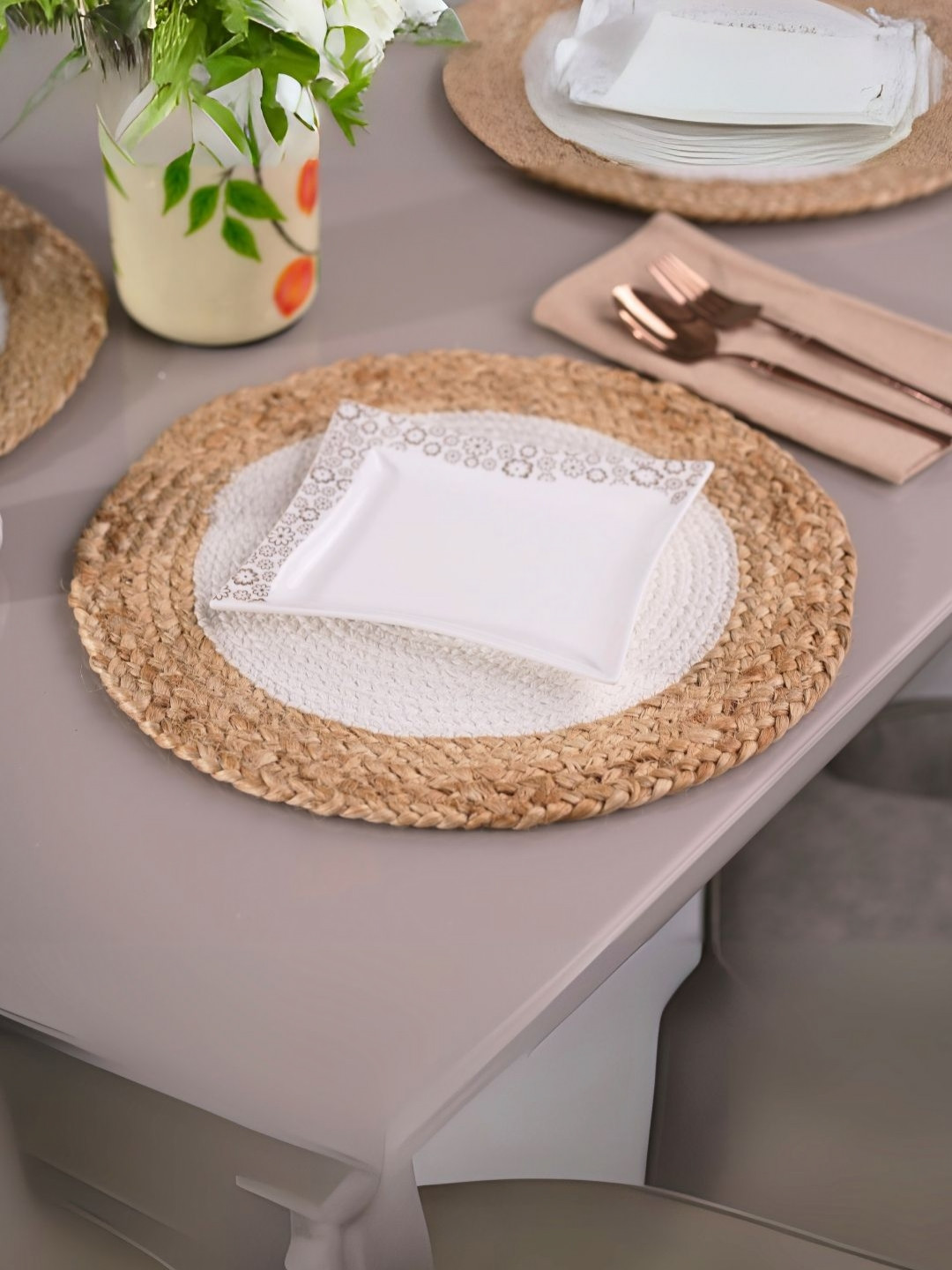 Royaloak 4-Pcs White & Beige Colourblocked Round Shape Table Jute Placemats