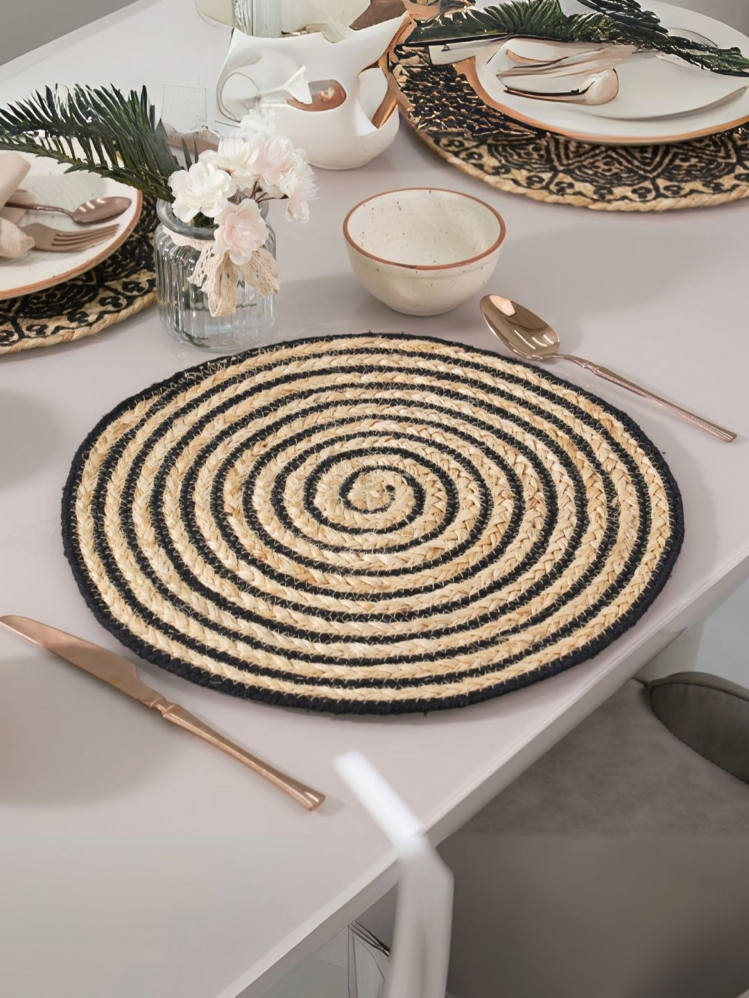 Royaloak 4-Pcs Black & Beige Spiral Round Shape Table Jute Placemats