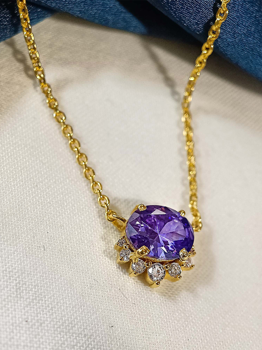 INARI SHINES 925 Sterling Silver Gold-Plated Oval Amethyst Queen's Necklace