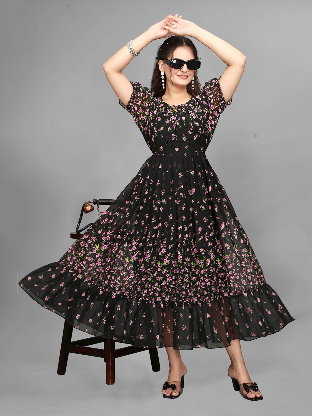 QENA en Round Neck Floral Print Puff Sleeve Fit &  Flare Midi Dress