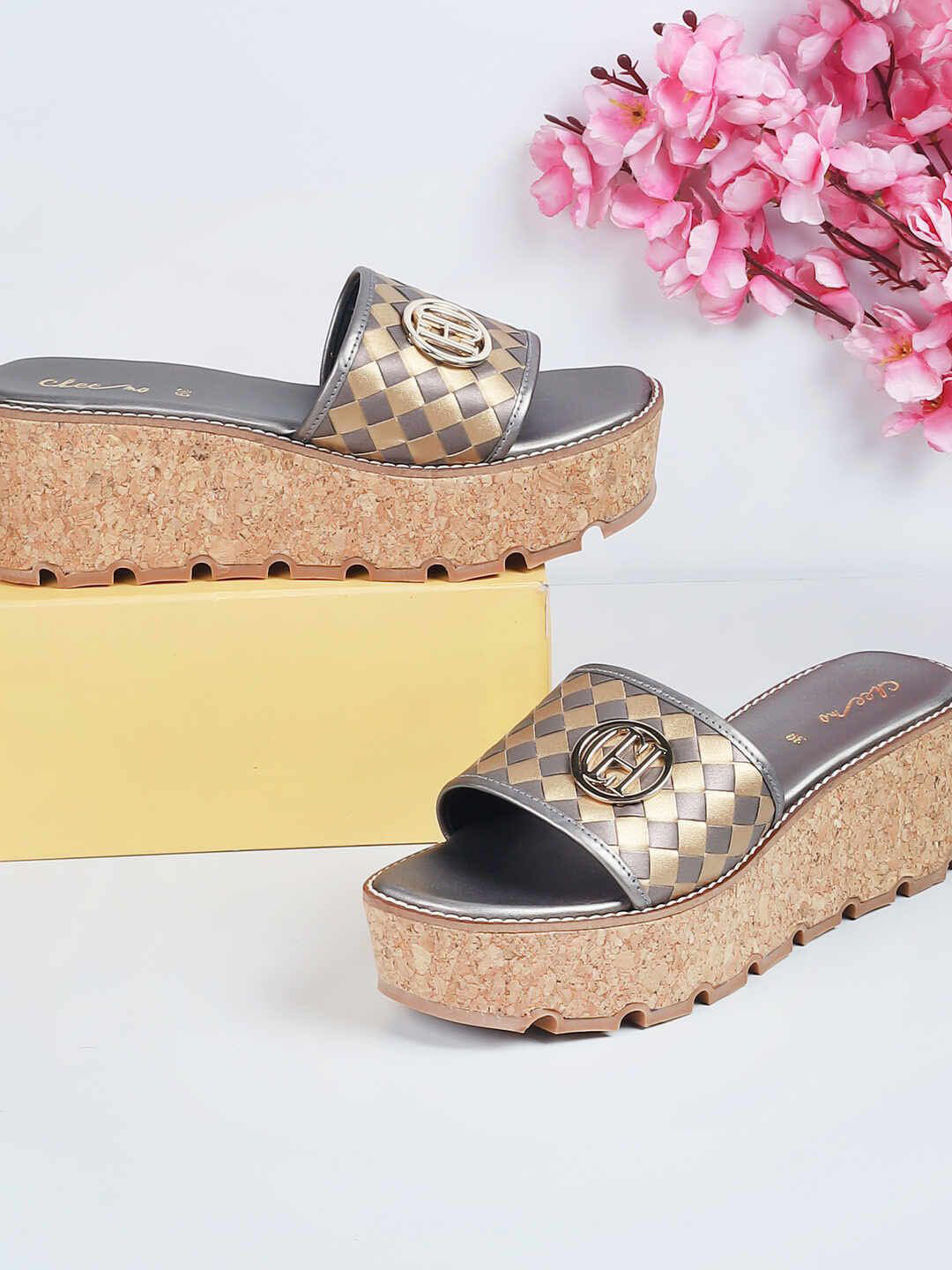 Cheemo Women Flatform Sandals