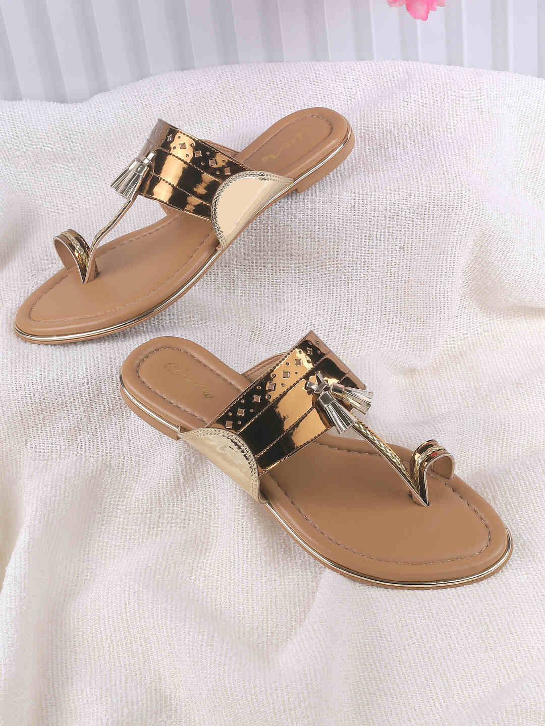 Cheemo Women Printed One Toe Flats with Tarsal