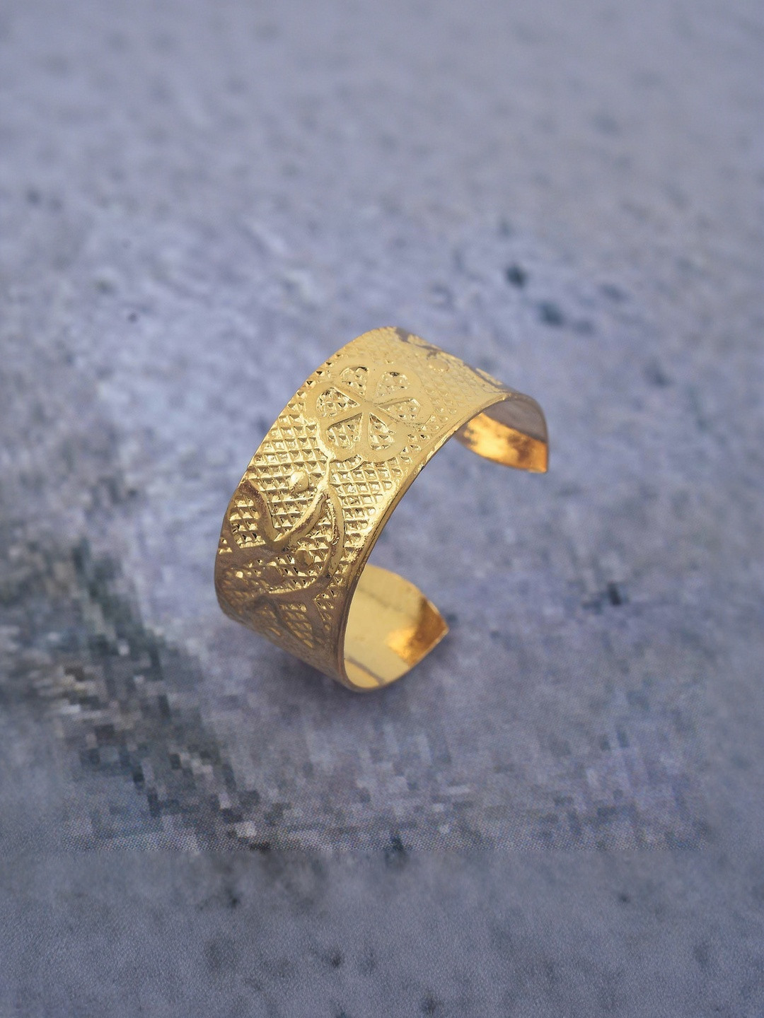 DZINETRENDZ Women Gold-Plated Laser engraved finger ring