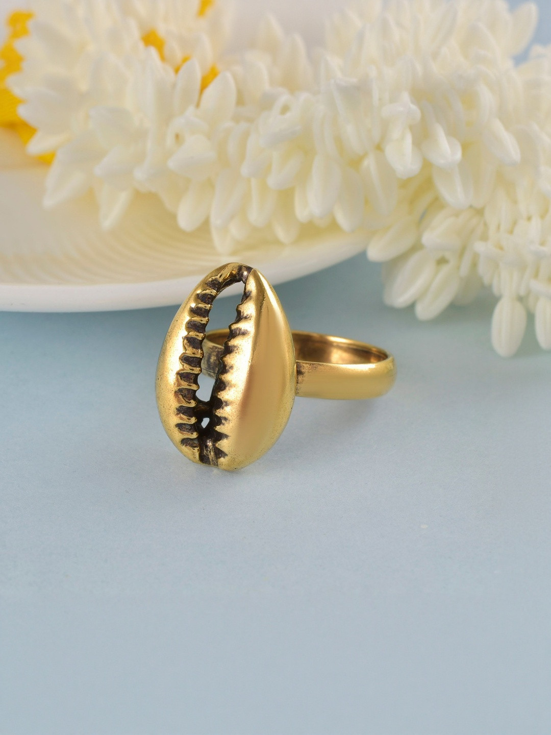 DZINETRENDZ Brass Goldplated Metal Cowrie Seep Sea Shell Design Stylish Finger Ring