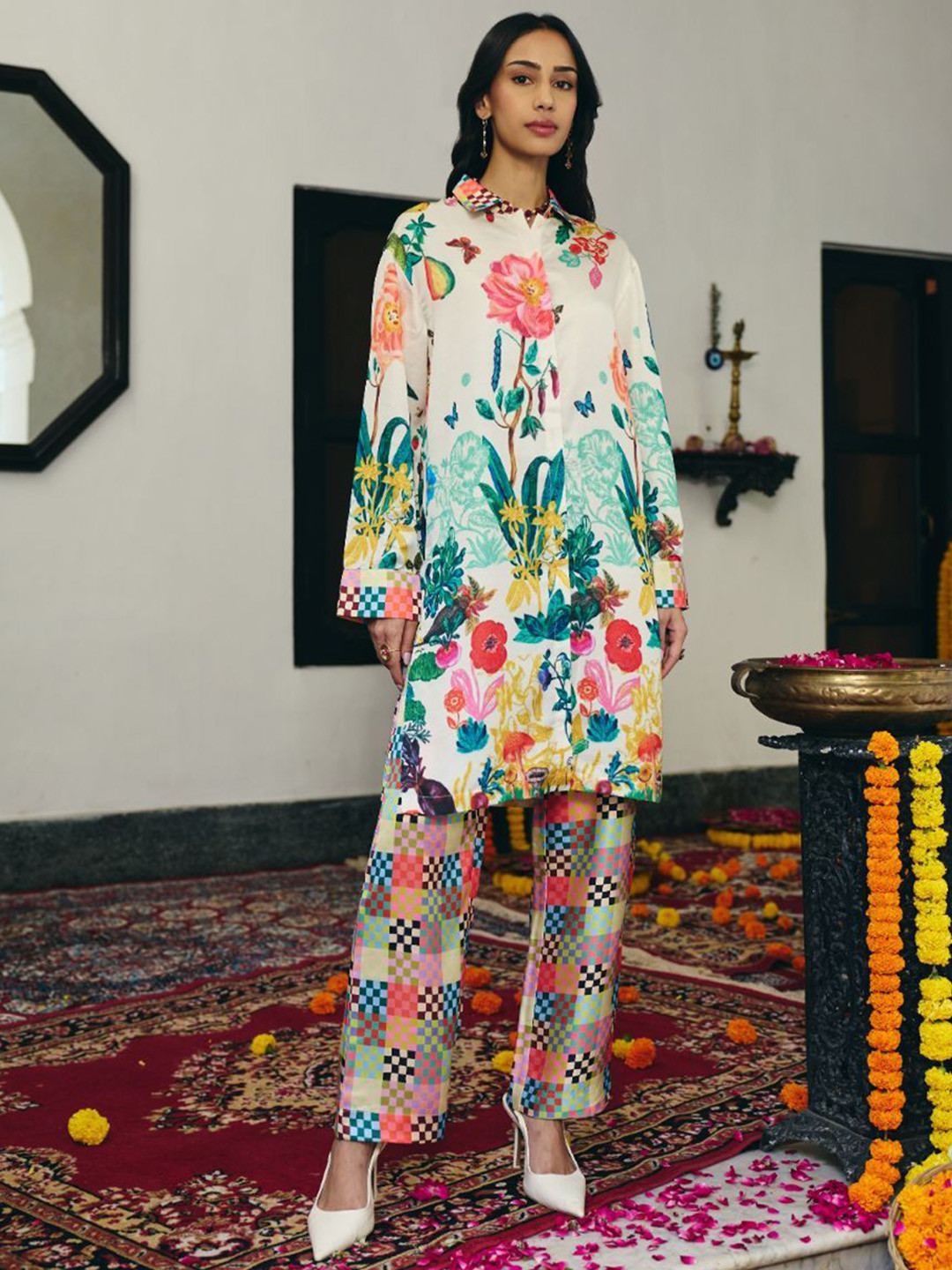 Muvazo Bloomaze Women Abstract Printed Relaxed Straight Fit Regular Trousers