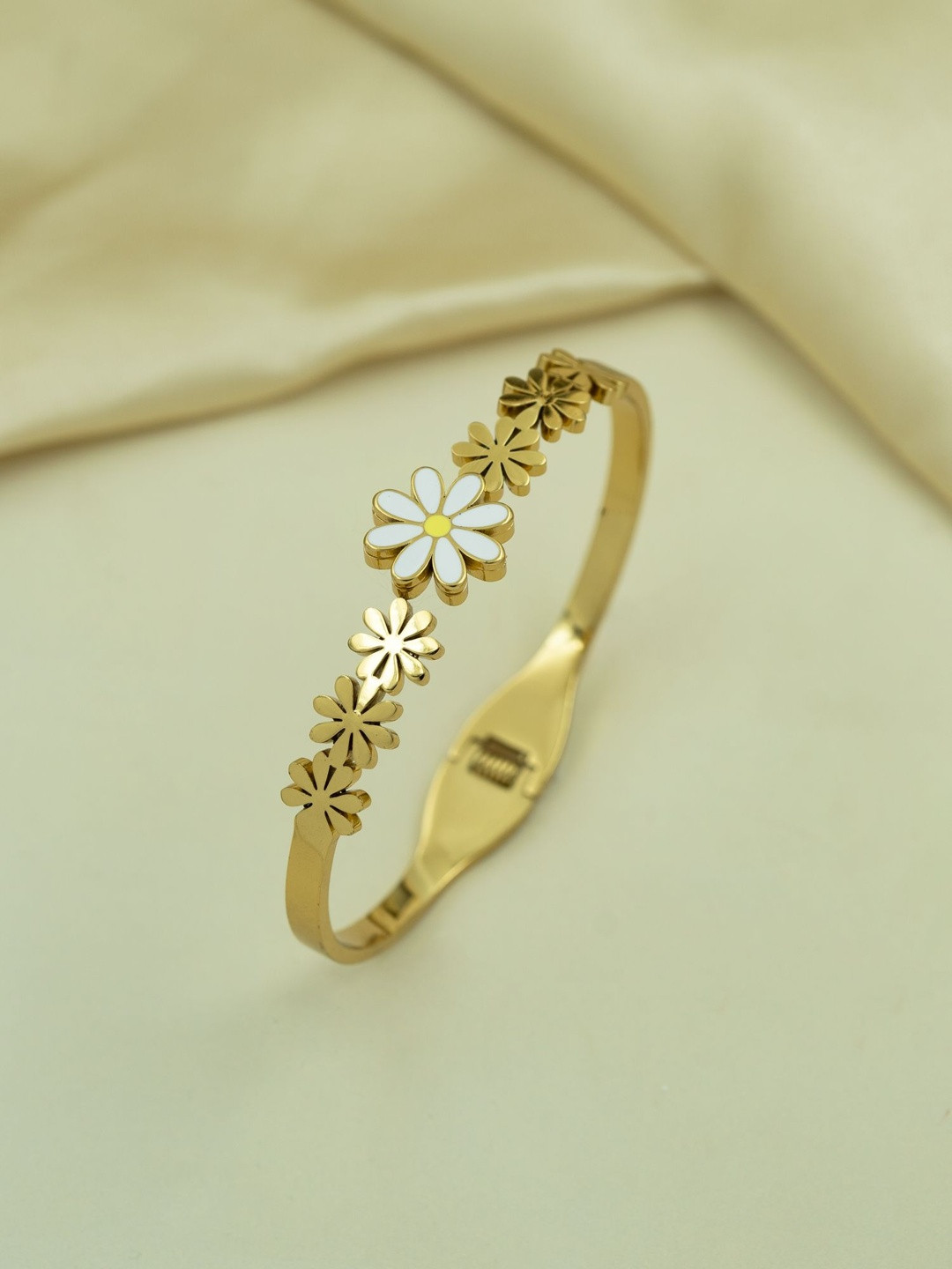 ARTKLIM Stainless Steel Gold-Plated  Daisy Bloom Bangle-Style Bracelet